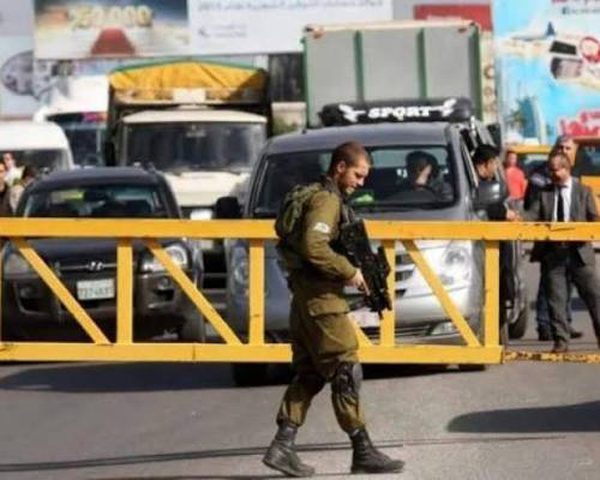 الاحتلال ينصب حاجزا عسكريا عند مدخل ترمسعيا
