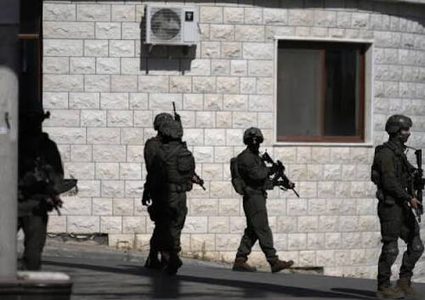 قوات الاحتلال تقتحم منازل وتحتجز شقيقين في دير بلوط غرب سلفيت