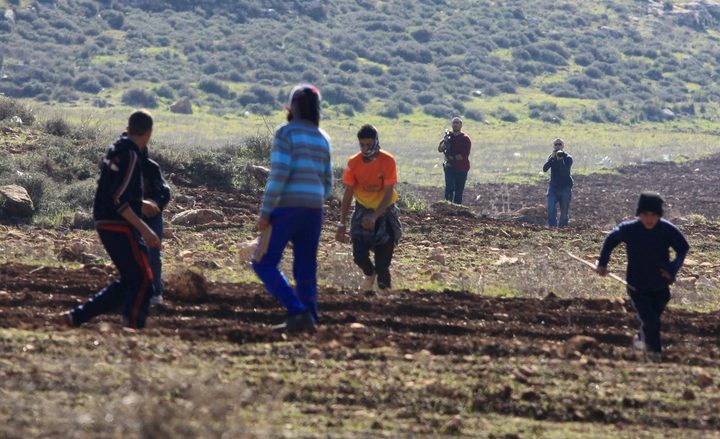 هيئة مقاومة الجدار والاستيطان: 14 هجوما للمستوطنين منذ صباح السبت