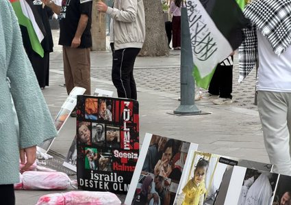فعالية تضامنية في ولاية قونيا التركية، تنديدا بمجازر الاحتلال بحق الأطفال في قطاع غزة، ودعوة إلى مقاطعة البضائع الإسرائيلية.