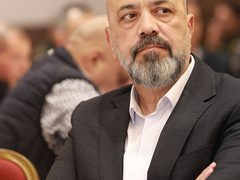 نقطة ضوء أخرى ؟  كيف يعطونك فتح ،،، وهي لك أصلًا؟