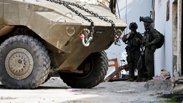 الاحتلال يقتحم المغير ويعتقل 28 مواطنا على الأقل