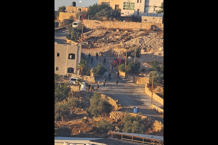 الاحتلال يواصل اقتحام المغير: 28 معتقلا وسط اعتداءات واغلاق مدخلها الوحيد