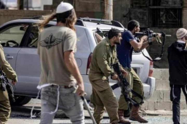 مستوطنون يهاجمون مركبة ويعتدون على سائقها قرب ترمسعيا