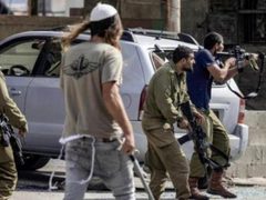 مستوطنون يهاجمون مركبة ويعتدون على سائقها قرب ترمسعيا