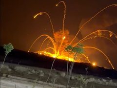 انفجارات عنيفة تهز مستودعات أسلحة للجيش السوري جنوب حلب