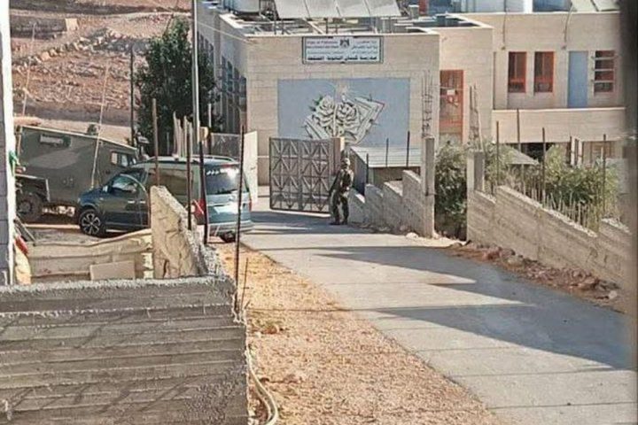 قوات الاحتلال تقتحم منزل رئيس المجلس القروي في كيسان شرق بيت لحم