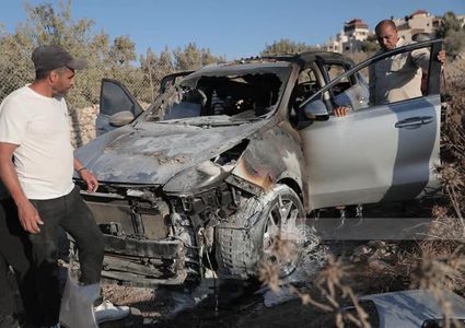 آثار اعتداءات المستوطنين في قرية بيت أمر شمال الخليل