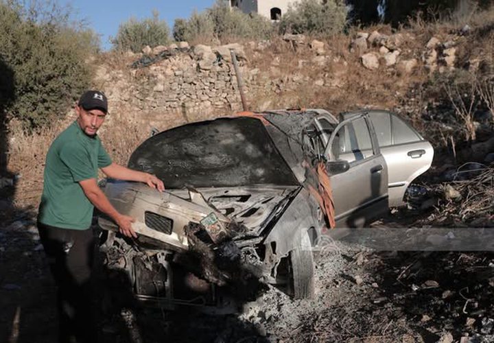 آثار اعتداءات المستوطنين في قرية بيت أمر شمال الخليل