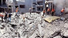 إصابات إحداها خطيرة لسيدة برصاص وقصف الاحتلال وسط وجنوب قطاع غزة