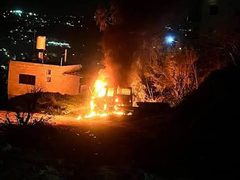 مستوطنون يهاجمون منازل في أبو فلاح والاحتلال يطلق النار على الأهالي
