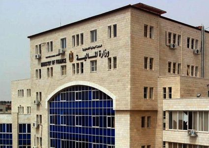 المالية: رواتب الموظفين عن شهر حزيران غدا الأربعاء بنسبة لا تقل عن 50%