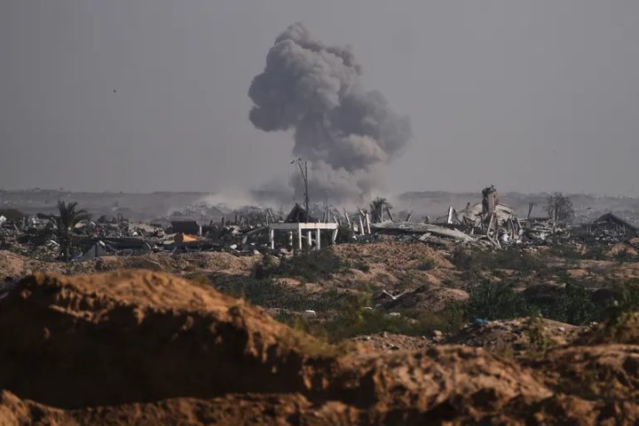 جيش الاحتلال يستهدف منازل مخلاة شرق غزة