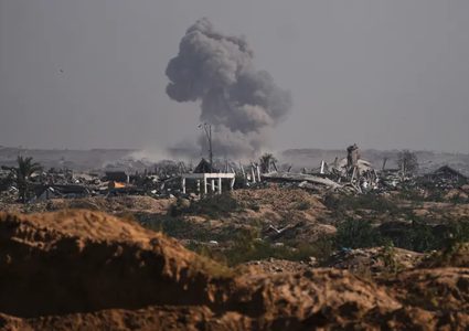 جيش الاحتلال يستهدف منازل مخلاة شرق غزة