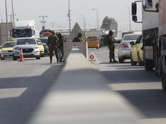 الاحتلال يواصل إغلاق حاجز الشيخ سعد في القدس لليوم الثالث