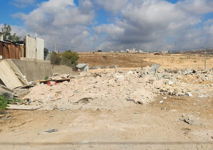 سلطات الاحتلال تهدم منشآت صناعية في جبع شمال شرق القدس