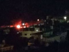مستوطنون يشعلون النيران في محيط منازل في برقا شرق رام الله
