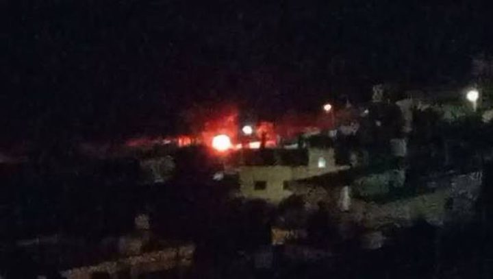مستوطنون يشعلون النيران في محيط منازل في برقا شرق رام الله
