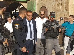 المتطرف يهودا غليك يقود اقتحام المستوطنين للمسجد الأقصى