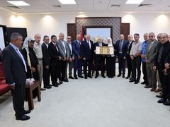 الرئيس يستقبل رؤساء البلديات والمجالس المحلية لمحافظة القدس