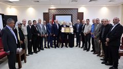 الرئيس يستقبل رؤساء البلديات والمجالس المحلية لمحافظة القدس
