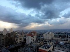 حالة الطقس: أجواء غائمة جزئيا إلى صافية وانخفاض تدريجي على درجات الحرارة