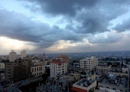 حالة الطقس: أجواء غائمة جزئيا إلى صافية وانخفاض تدريجي على درجات الحرارة