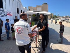 إصابات بغارة على خان يونس جنوب قطاع غزة وشهيد متأثرا بجراحه