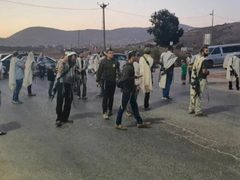 مستوطنون يهاجمون مركبات المواطنين بين قريتي المغير وأبو فلاح شمال شرق رام الله