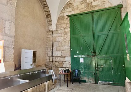 الاحتلال يغلق باب المغاربة بالقدس بعد اقتحام 1500 مستوطن للأقصى