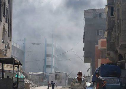 إصابتان إحداهما حرجة في قصف مسيّرة تجمعا للمواطنين في مخيم الشاطئ غرب مدينة غزة