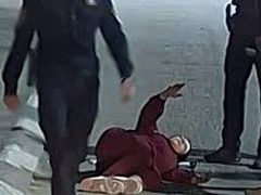الاحتلال يصيب سيدة من ذوي الاعاقة بالرصاص ويعتقلها على حاجز قلنديا