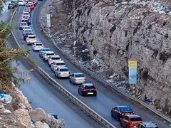 أزمة مرورية خانقة على مداخل رام الله وضواحي القدس جراء إغلاق الحواجز