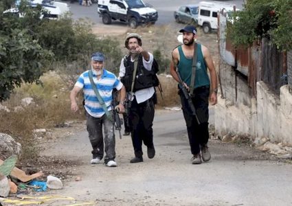 مستوطنون يقتحمون منازل مواطنين ويتسببون بأضرار في يبرود شرق رام الله