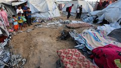 5 مصابين في قصف مسيّرة للاحتلال خيمة نازحين شمال غزة