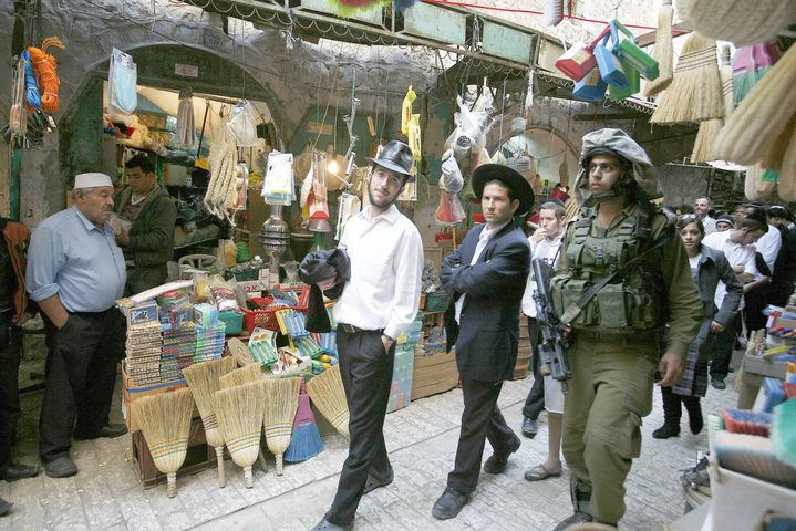 محافظة القدس: الأعياد اليهودية تفاقم خسائر التجار وتزيد أزمة أسواق المدينة