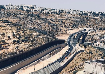 مخطط استيطاني لتغيير واقع الطرق والحركة في قلب رام الله والبيرة