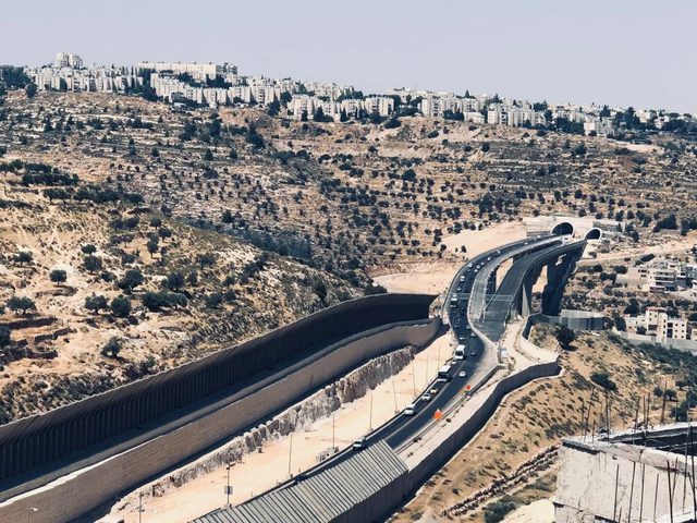 مخطط استيطاني لتغيير واقع الطرق والحركة في قلب رام الله والبيرة