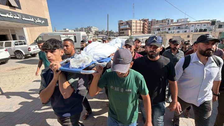 استشهاد مواطنة وإصابة زوجها بغارة على حي التفاح بمدينة غزة