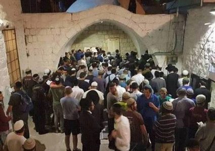 عشرات المستوطنين يقتحمون كفل حارس غرب سلفيت