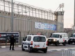 العليا الإسرائيلية:الحكومة تنتهك حكما يلزمها بالسماح للصليب الأحمر بزيارة الأسرى