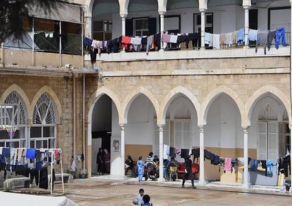 لبنان: أكثر من 70 مؤسسة تعليمية ما زالت مراكز إيواء