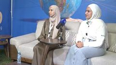 طالبتان من كلية هندسة الحاسوب في جامعة النجاح تبتكران طاولة تفاعلية