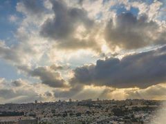 حالة الطقس: انخفاض على درجات الحرارة وأمطار متفرقة خلال الأيام المقبلة