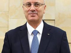 الحملة على د.رامي الحمد لله، هل لها علاقة برفضه تأجيل الإنتخابات