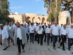 مئات المستوطنين يقتحمون الأقصى في خامس أيام عيد "العرش" حاملين "قرابين نباتية"