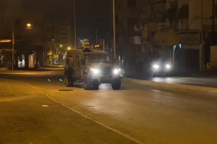 الاحتلال يزيل صور شهداء وأسرى من عدة مناطق في طولكرم