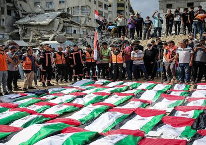 تشييع جثامين 105 شهداء انتشلوا من تحت أنقاض مبانٍ مدمرة في غزة