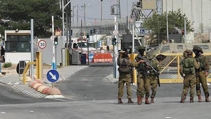تقرير: 925 حاجزا وبوابة عسكرية تعيد تشكيل الجغرافيا الفلسطينية في الضفة
