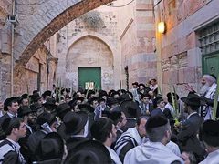 مئات المستوطنين يقتحمون الأقصى في سادس أيام "عيد العرش"